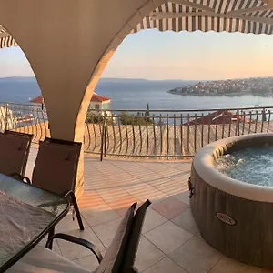 https://novoopremljeni-apartman-250-m-od-plaze-s-velikom.hotels-in-trogir.com